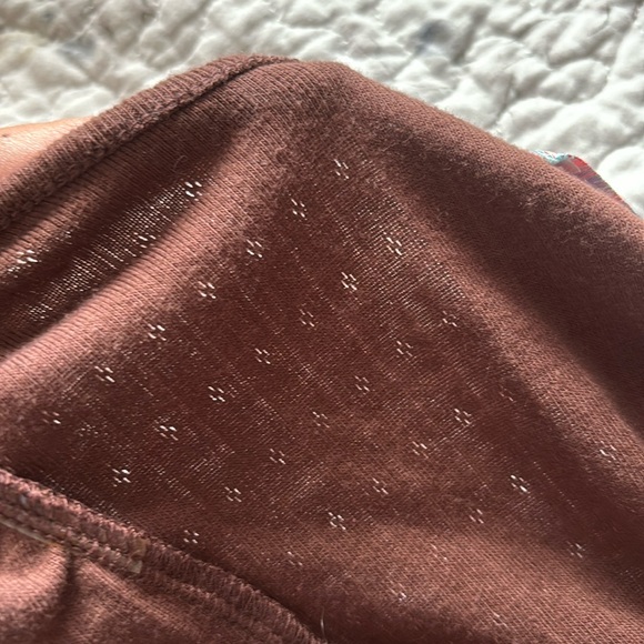 URBAN OUTFITTERS Cropped Tee - Picture 3 of 3